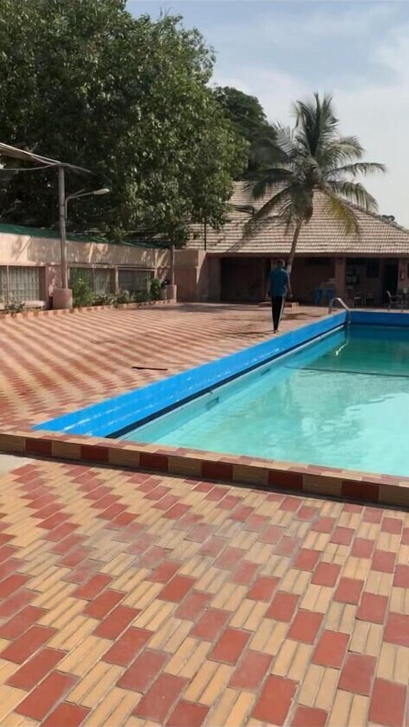 Outdoor pool, open 8:00 AM to 5:00 PM, pool loungers