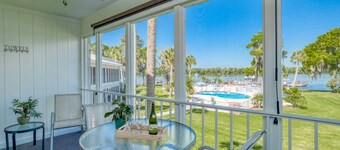 Riverfront Views! Fishing and Boating on the St. John's River, Pool, Boat Slip, All New Furnishings!