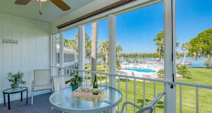 Riverfront Views! Fishing and Boating on the St. John's River, Pool, Boat Slip, All New Furnishings!