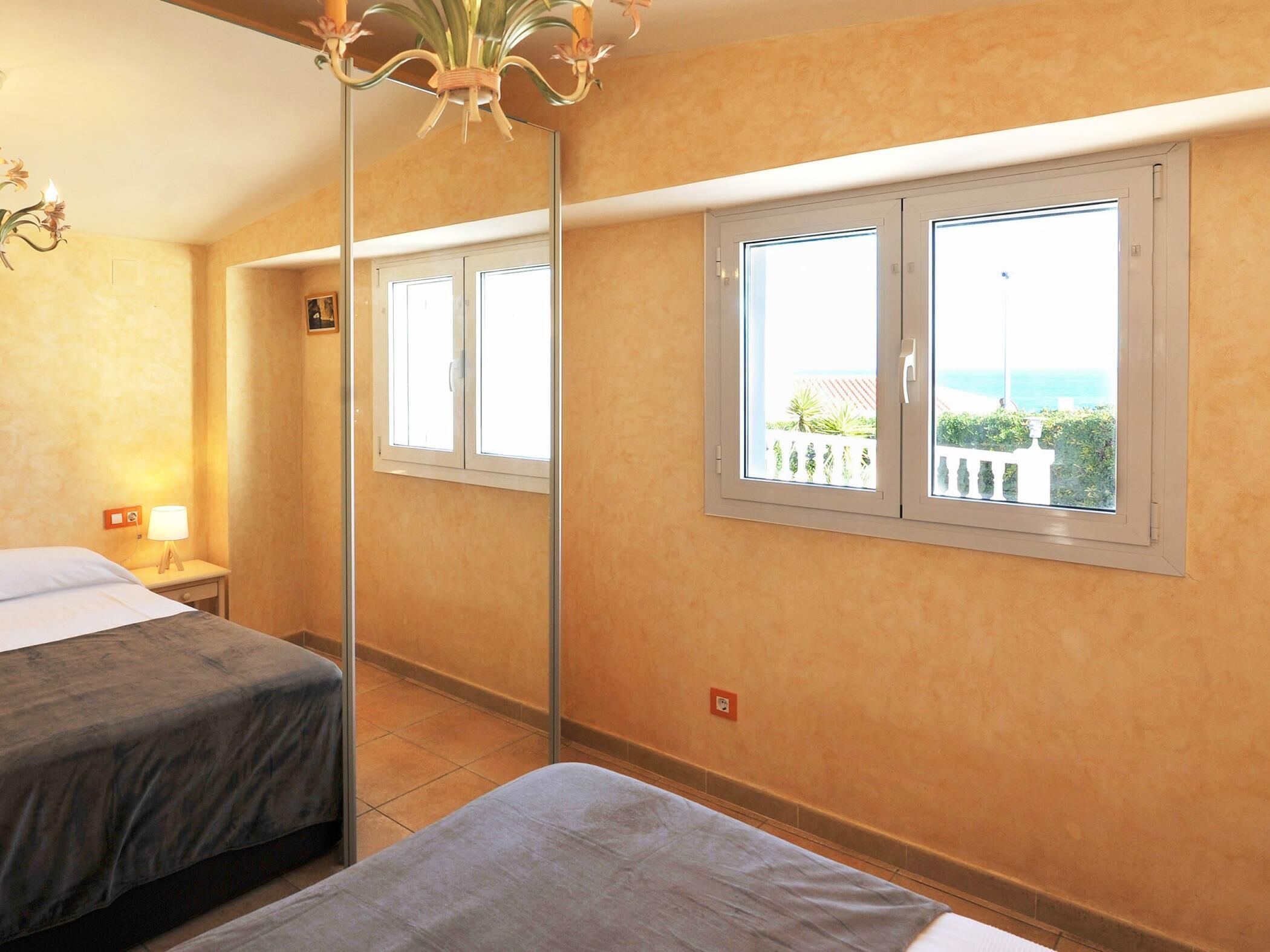 3 slaapkamers, een strijkplank/strijkijzer, internet, beddengoed