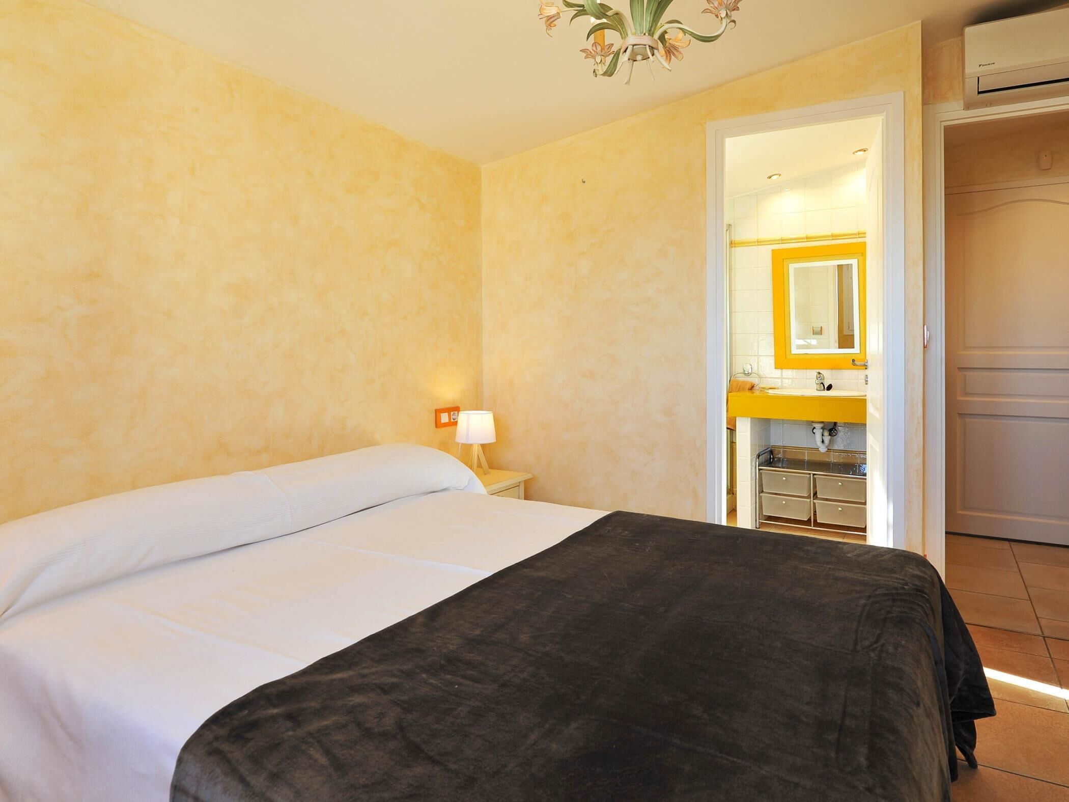 3 chambres, fer et planche à repasser, accès Internet, draps fournis