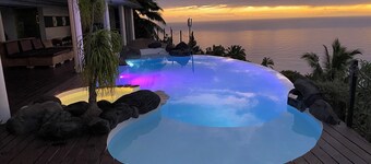 Villa Paradise Tahiti, an extraordinary view with a pool and jacuzzi & free car