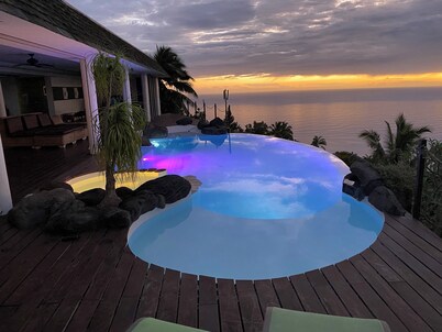 Villa Paradise Tahiti, an extraordinary view with a pool and jacuzzi & free car