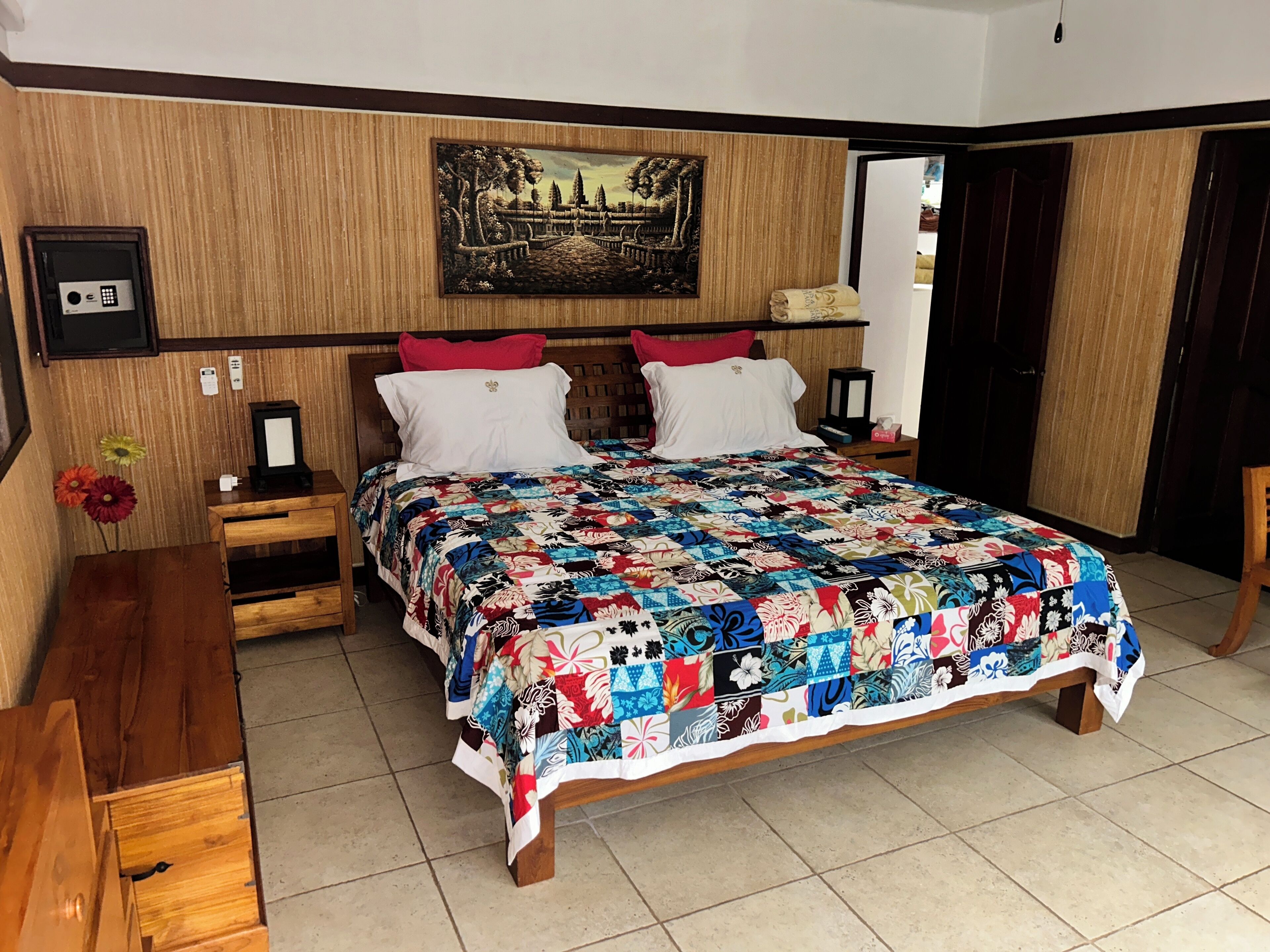 4 slaapkamers, een kluis op de kamer, een strijkplank/strijkijzer