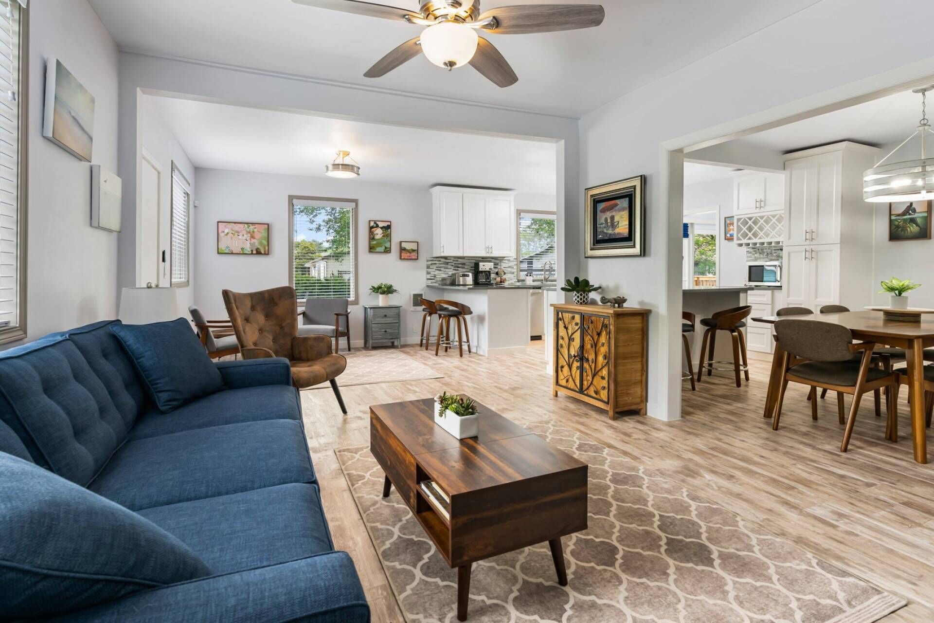 Gorgeous Décor and Furnishing Throughout, Hot Tub, Walk to downtown Rockaway and Beach