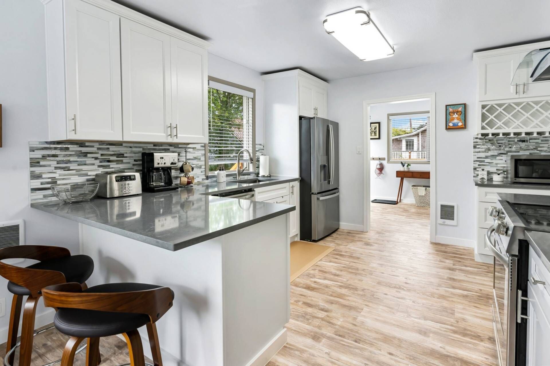 Gorgeous Décor and Furnishing Throughout, Hot Tub, Walk to downtown Rockaway and Beach