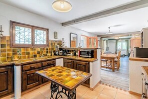 Fridge, microwave, oven, stovetop - Beautiful villa 6 pers. with swimming pool (Rognac)