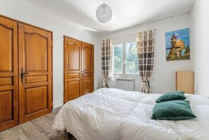 3 chambres, fer et planche à repasser, lit parapluie, Wi-Fi gratuit