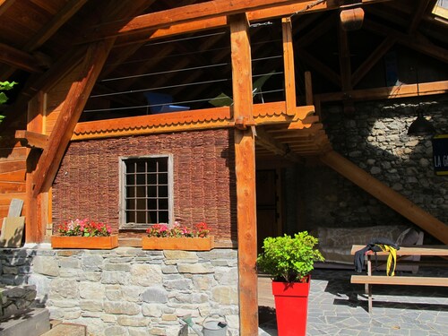 ferme dans un hameau de village de montagne