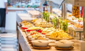 A buffet with various food items and utensils. - Akalia Resort Hotel (Manavgat)