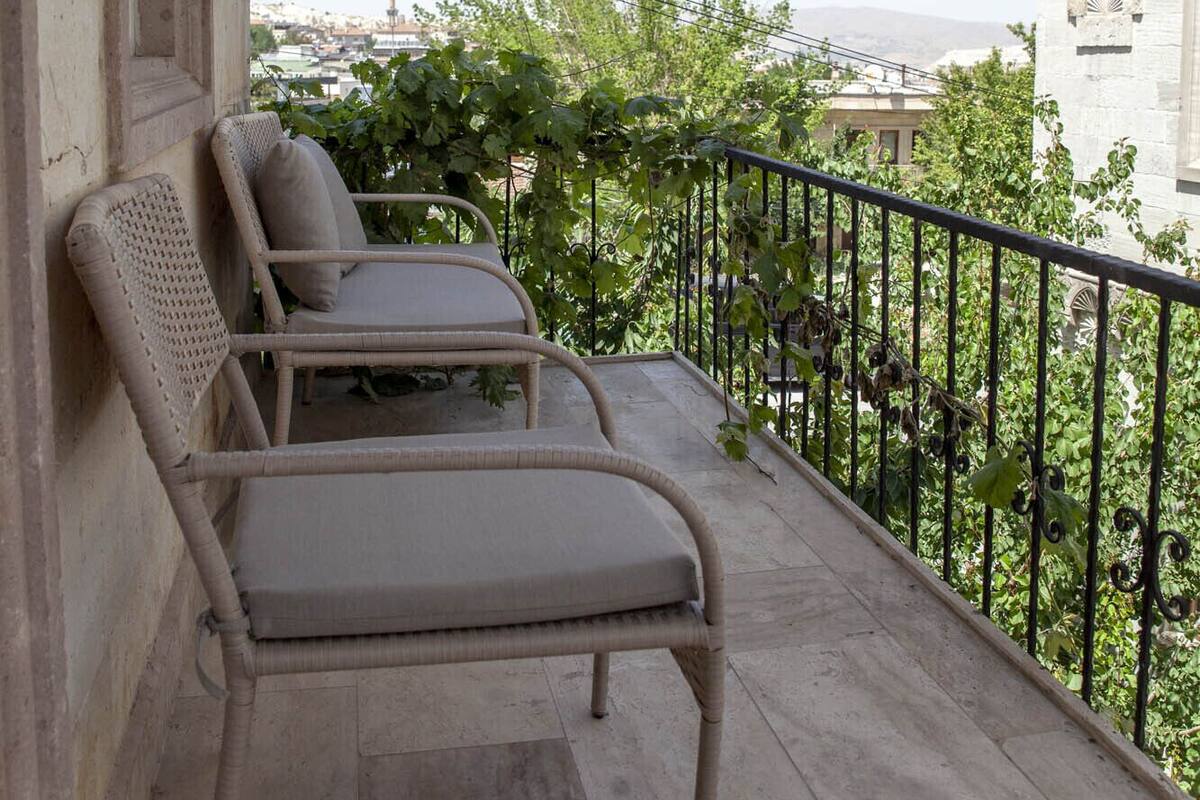 Desk, iron/ironing board, free WiFi