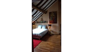 1 bedroom, free WiFi, bed sheets - Superb apartment with Loire view under the roofs (Bouchemaine)
