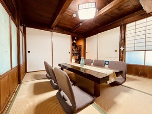 Dining - Your home, Kawakaze, located on the riverside, an old private house where you can feel the wind of the river. (西牟婁郡白浜町日置)