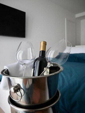 อพาร์ทเมนท์ (One Bedroom Apartment with Balcony) | 1 ห้องนอน