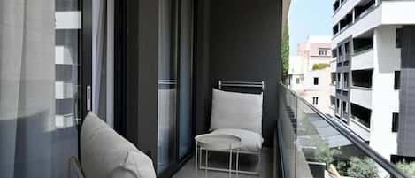 Apartamento (One Bedroom Apartment with Balcony) | Fachada