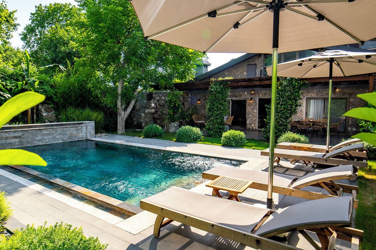 Villa Joy | Bộ đồ giường cao cấp, két bảo mật tại phòng, bàn, màn/rèm cản sáng 