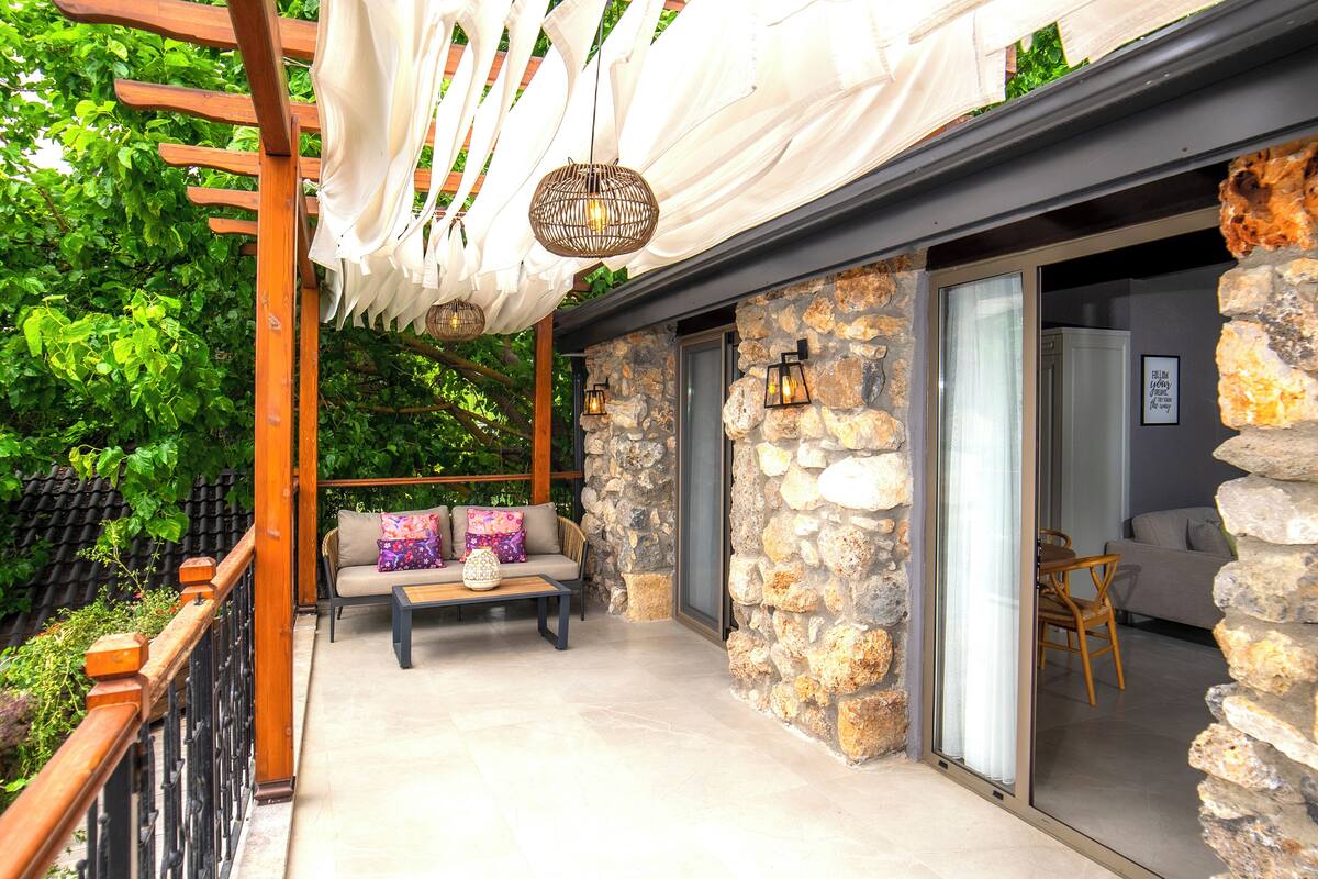 Villa Sky | Bộ đồ giường cao cấp, két bảo mật tại phòng, bàn, màn/rèm cản sáng 
