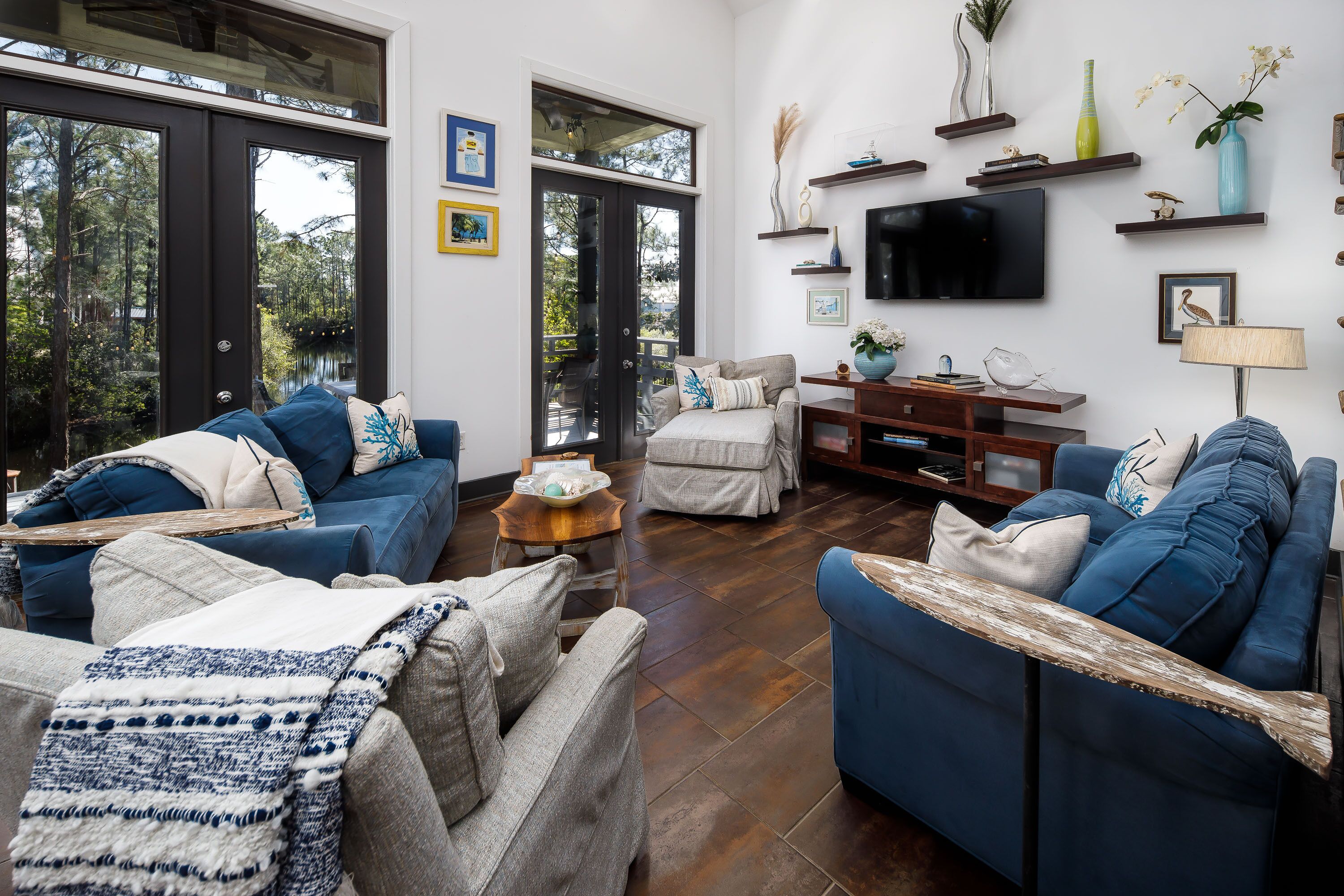 Coastal Lake Cottage, Private Lakefront- pool home, Sleeps 10- Miramar Beach