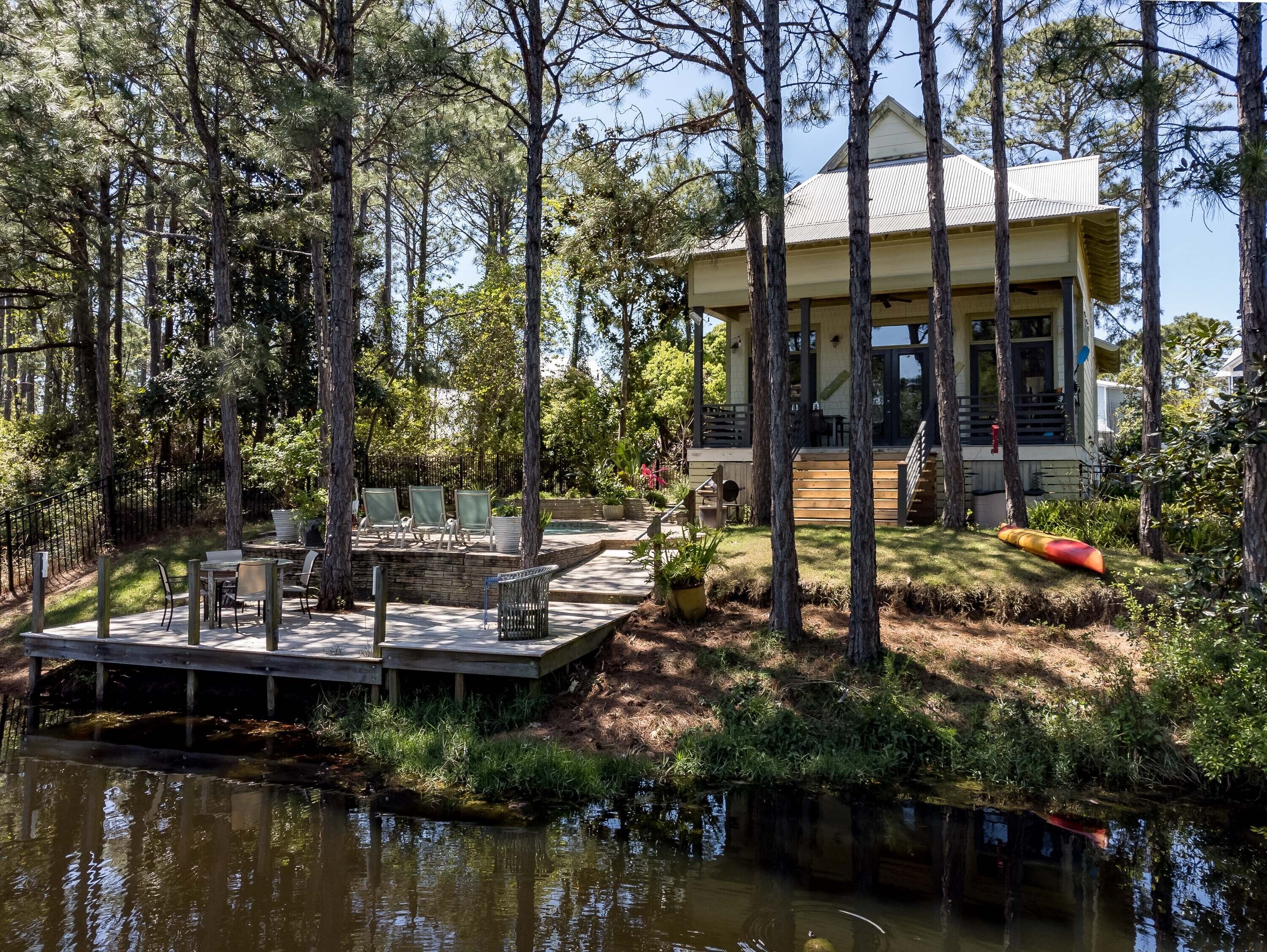 Coastal Lake Cottage, Private Lakefront- pool home, Sleeps 10- Miramar Beach