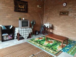 Interior - Homestay with open concept living room (PARIT RAJA)