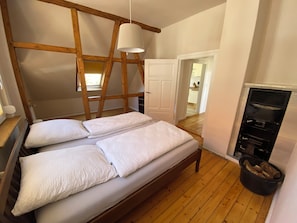 3 Schlafzimmer, Reisekinderbett, Internetzugang, Bettwäsche