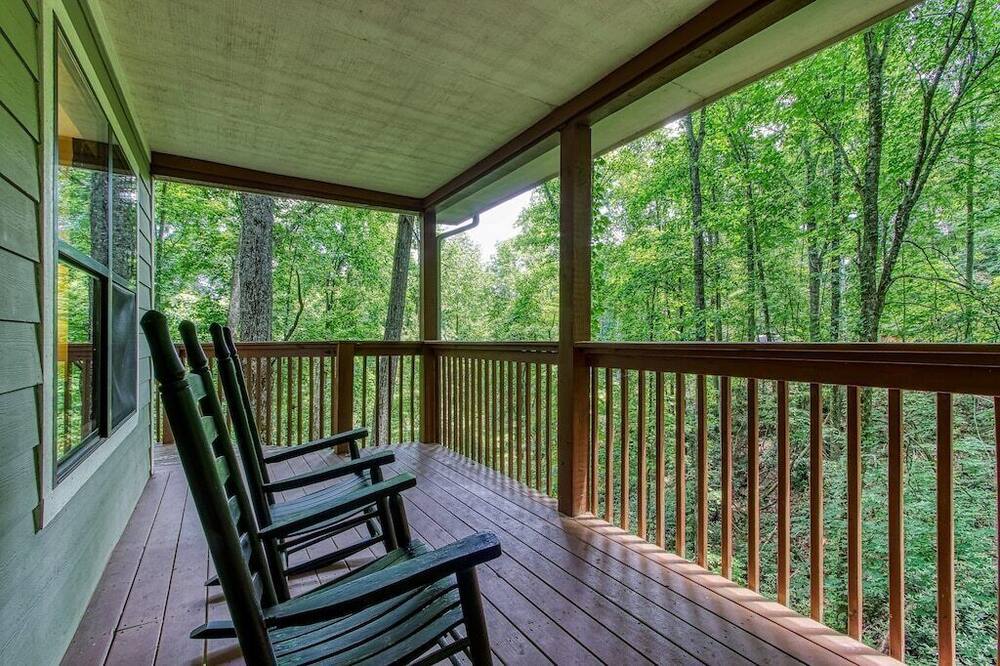 Charming 2BD Near TOWN! HOT TUB + Resort Pools