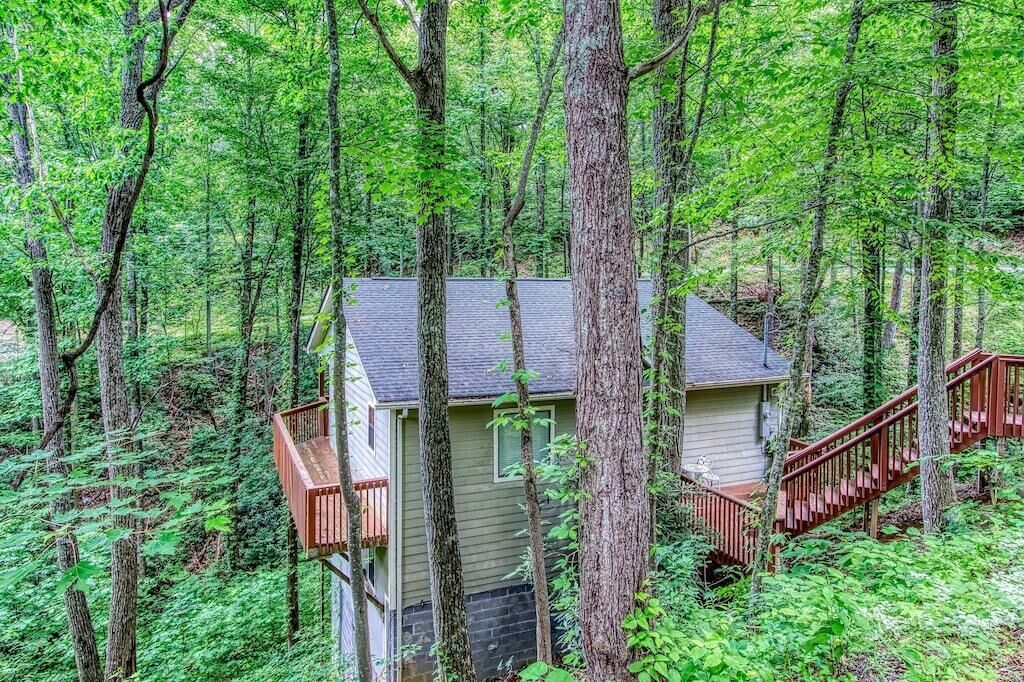 Charming 2BD Near TOWN! HOT TUB + Resort Pools