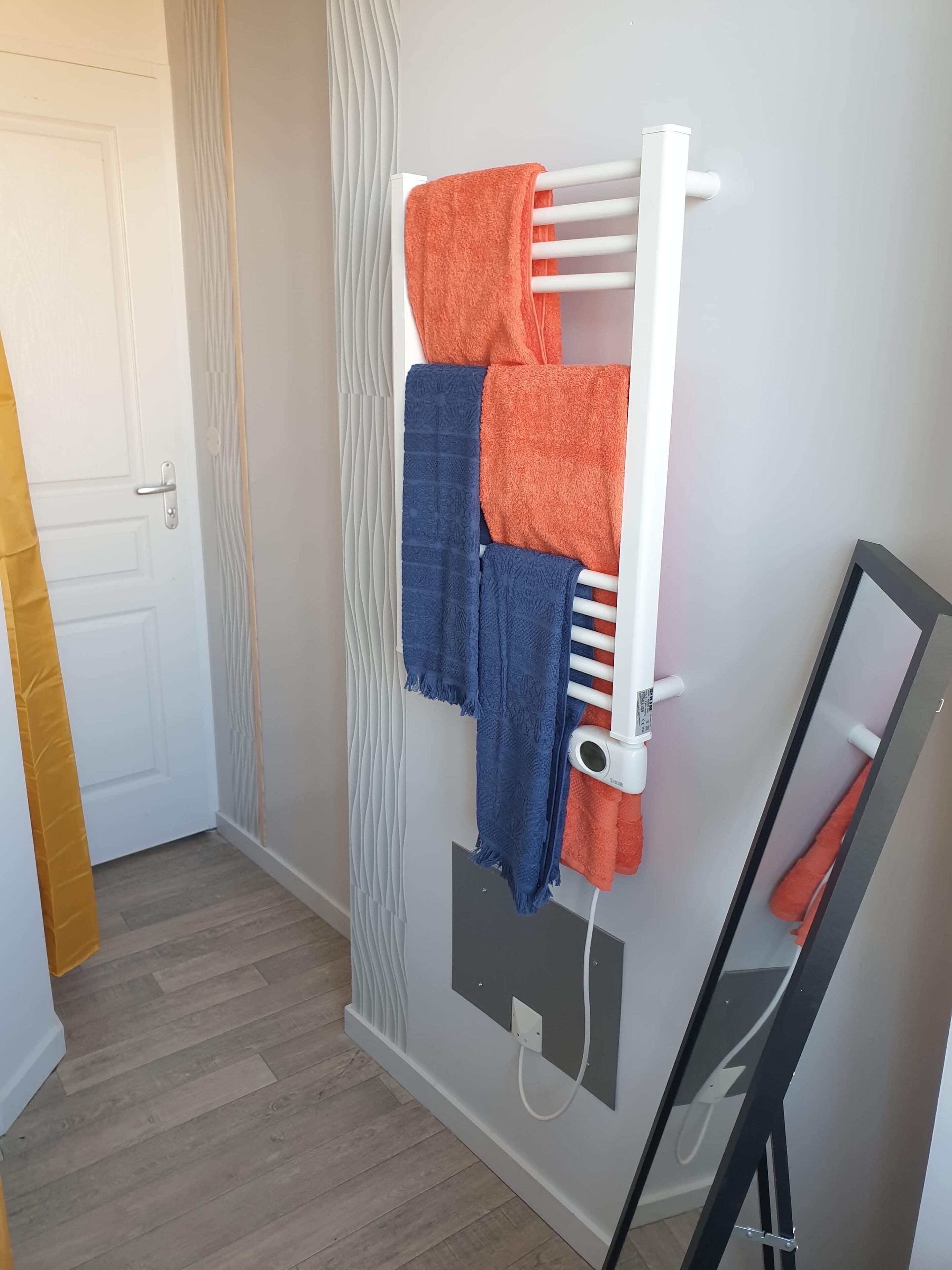 Superb jungle studio downtown Gannat.