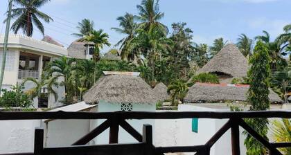 Miwa Budget Apartments 5mins less walk to beach(single budget rooms)