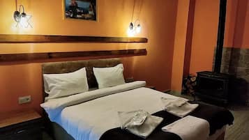 Somineli Comfort Oda | Desk, bed sheets