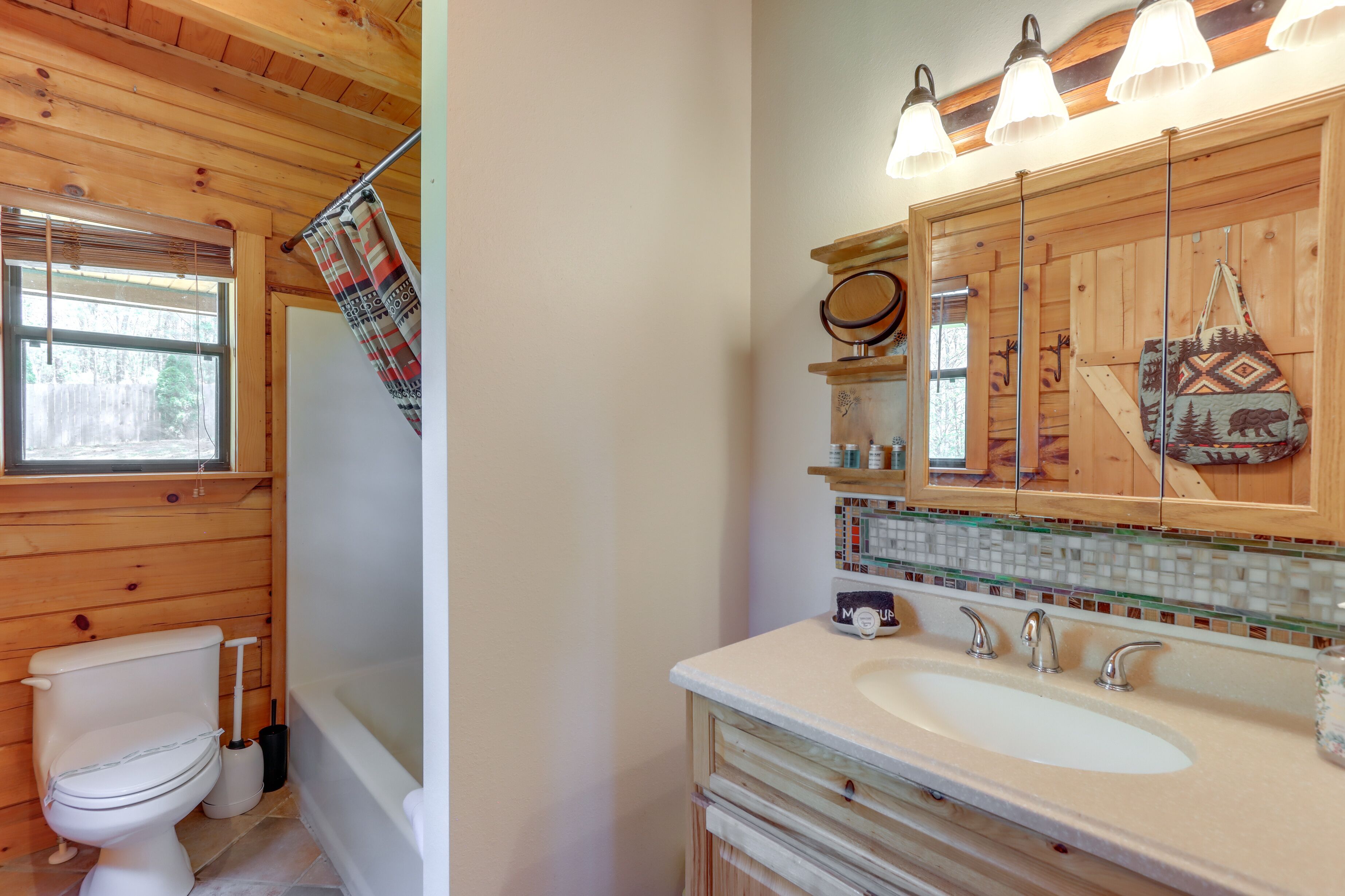 Blairsville ‘Cabin in the Pines’ 1 Mi to Lake