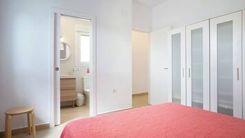 3 makuuhuonetta, silitysrauta/-lauta, ilmainen Wi-Fi, vuodevaatteet