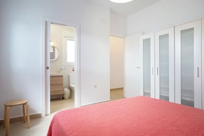 3 chambres, fer et planche à repasser, Wi-Fi gratuit, draps fournis