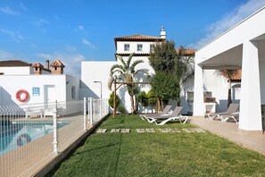 Pool - Villa Blanca with Pool, Wi-Fi, A/C, Terrace & Garden (Conil de la Frontera)