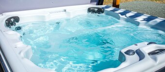 Sunrise Haus | Hot Tub | Pet-friendly