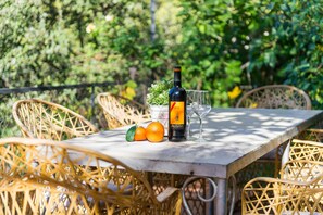 Outdoor dining - House with pool and sea view – Casa Can Divertit (Can Budella)