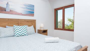 3 bedrooms, free WiFi, bed sheets