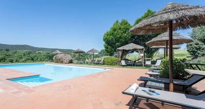 Apartment La Quercia with Mountain View, Terrace, Shared Pool & Wi-Fi