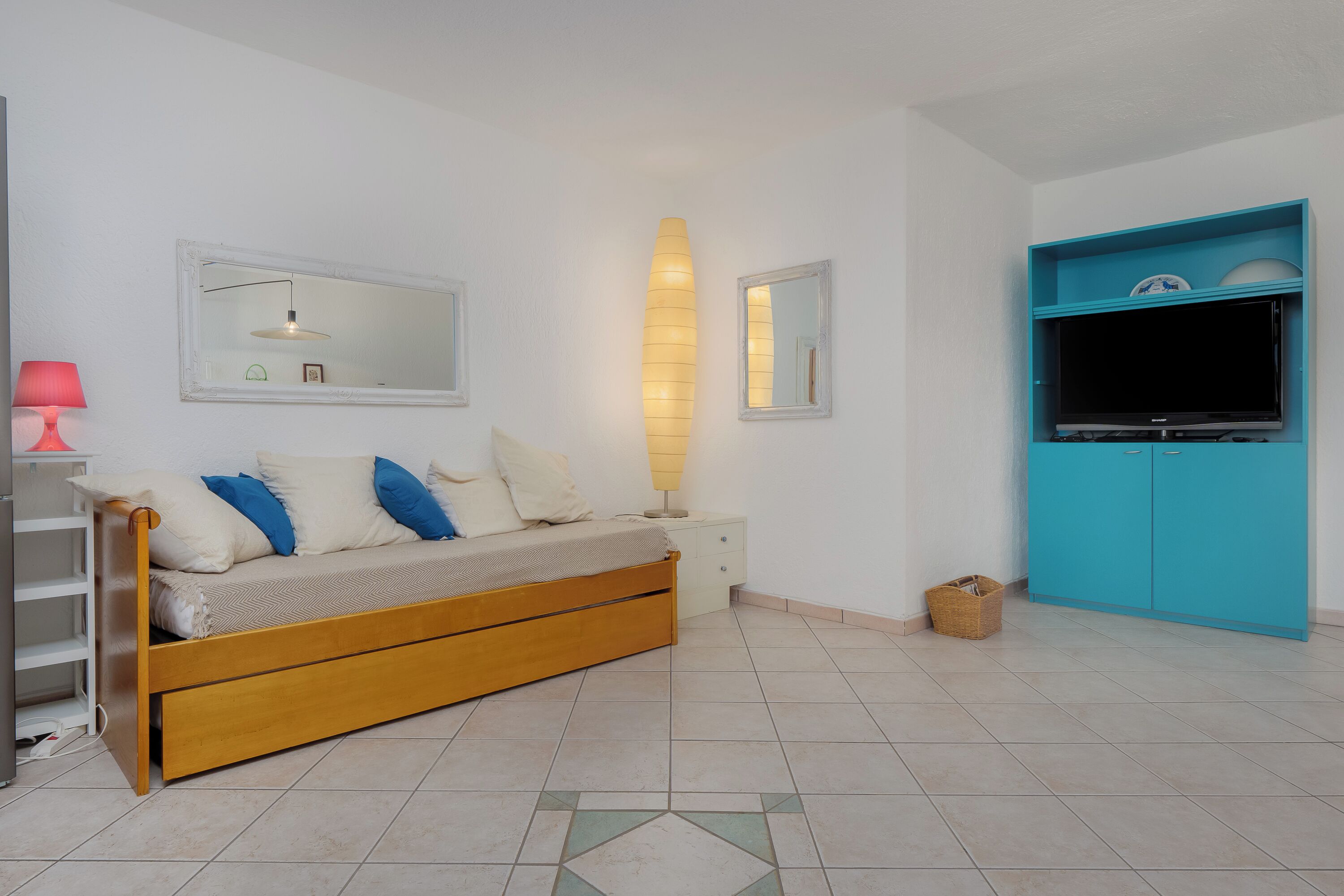 Fernseher, Tischtennisplatte