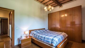 2 slaapkamers, een strijkplank/strijkijzer, gratis wifi, beddengoed