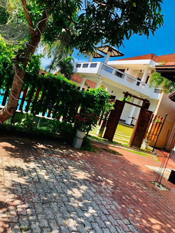 Property grounds - 5 Min From The Beach (Negombo)