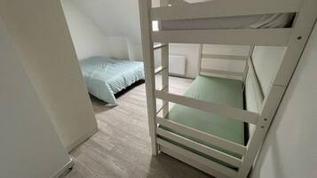 2 bedrooms, iron/ironing board, free WiFi