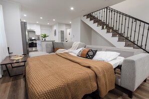 3 bedrooms, iron/ironing board, free WiFi, bed sheets