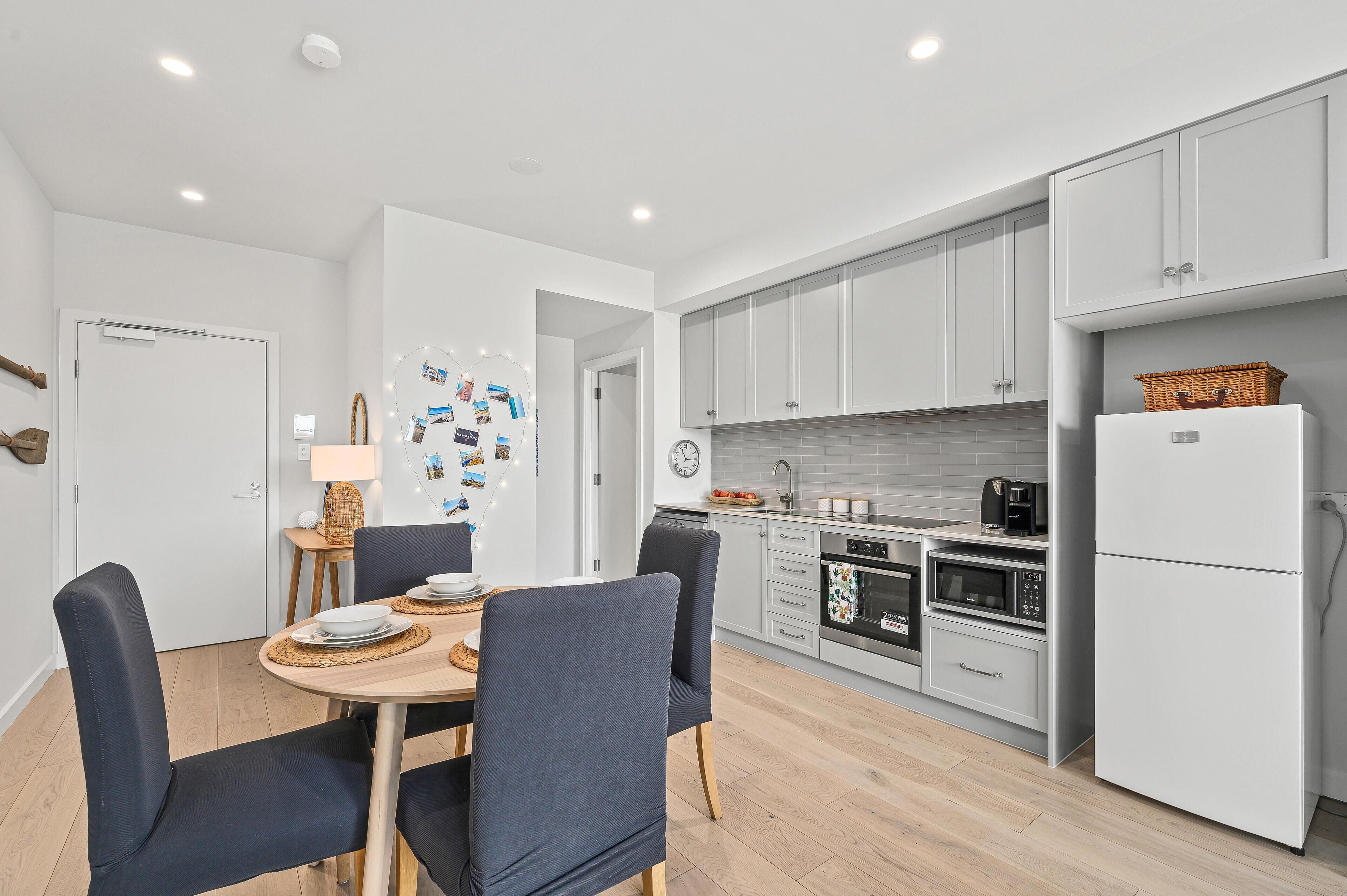 Hamptons by the Beach ~ Moana - Brand New 2 Bed Coastal Apartment 50m from the Sea — image 18