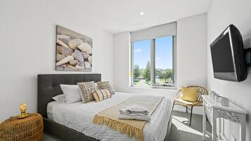 2 bedrooms, iron/ironing board, Internet, bed sheets