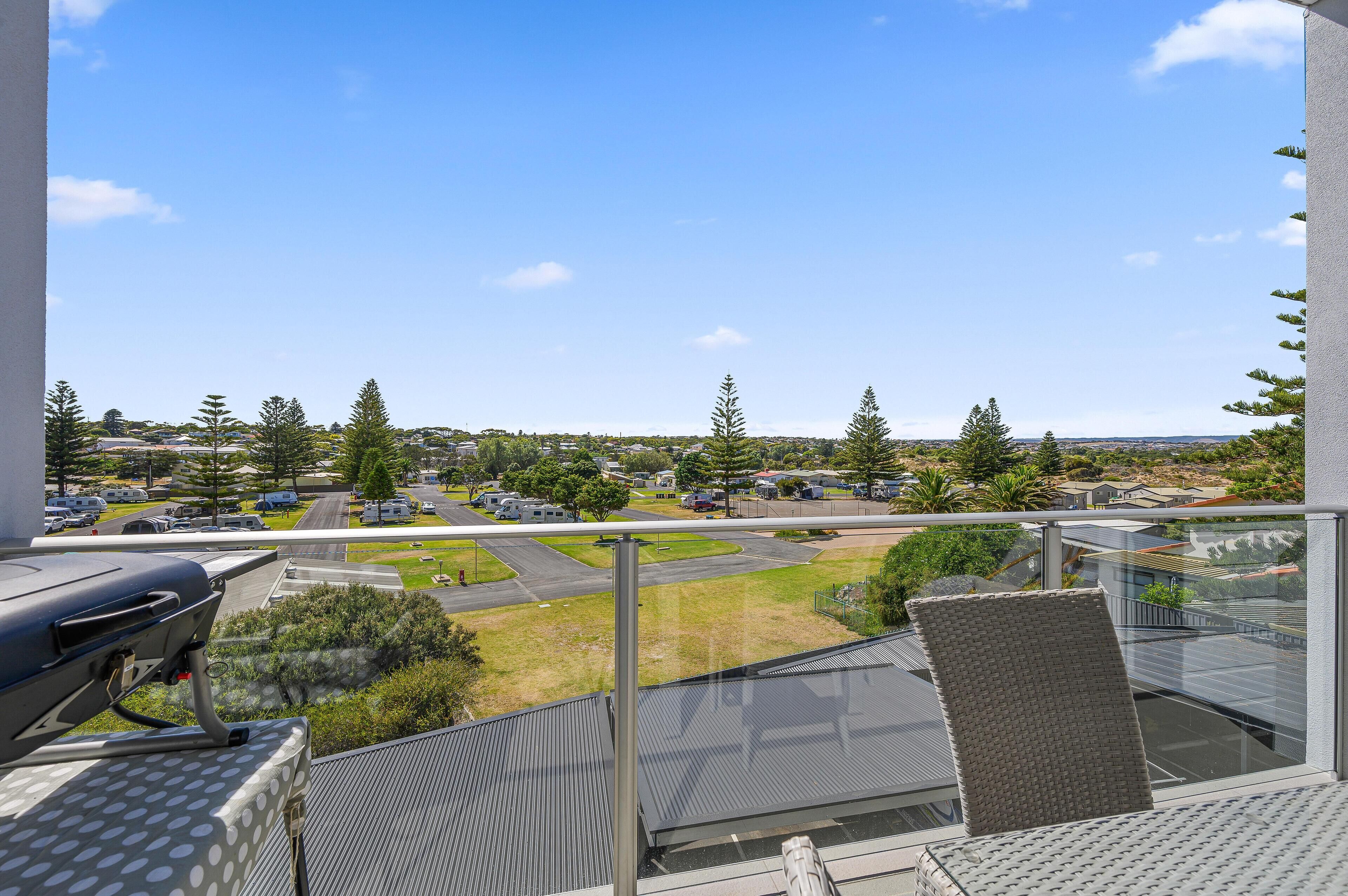 Hamptons by the Beach ~ Moana - Brand New 2 Bed Coastal Apartment 50m from the Sea — image 13