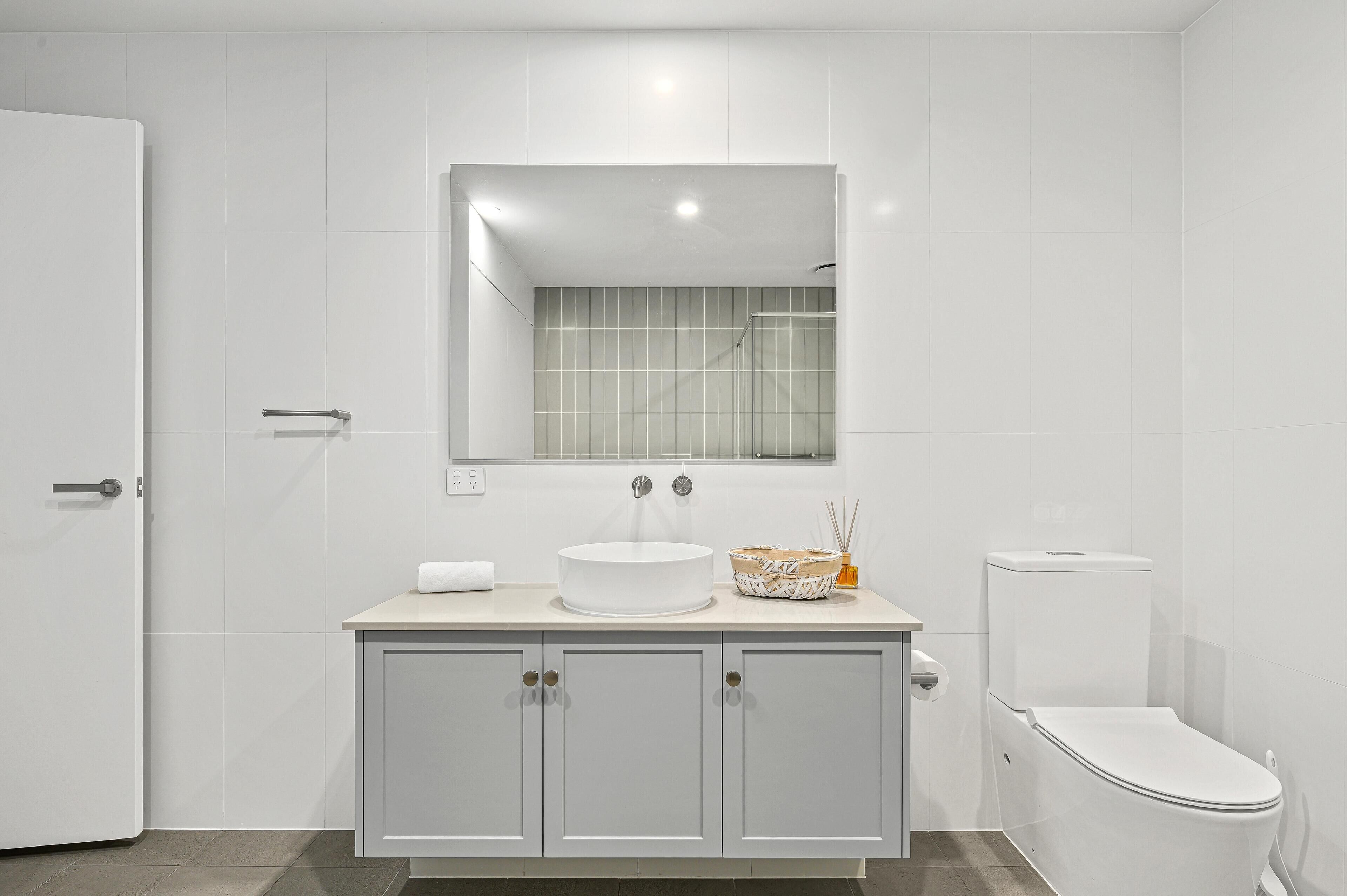 Hamptons by the Beach ~ Moana - Brand New 2 Bed Coastal Apartment 50m from the Sea — image 20