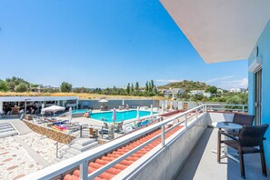 Seasonal outdoor pool - Mando Living - Faliraki (Rhodes)