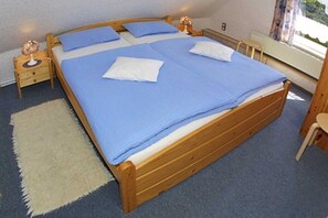 1 bedroom, bed sheets