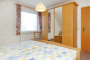 2 Schlafzimmer, Reisekinderbett, WLAN, Bettwäsche